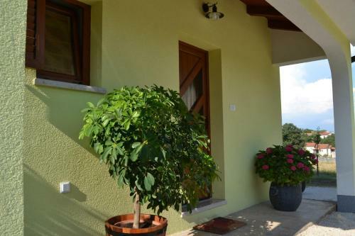 One -bedroom Apartment Matea In Kringa