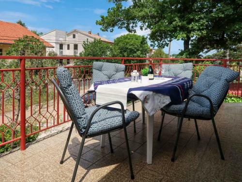 Apartment Martina - Nji112