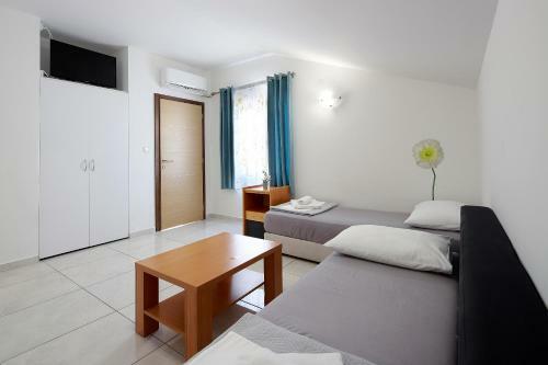 City Pool Apartments Novalja