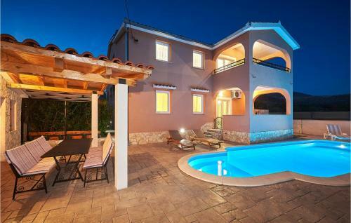 Holiday Home Pano With Fireplace I