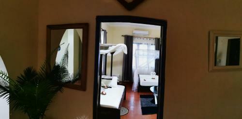 Hostal Bwejuu Beach Palm Villa