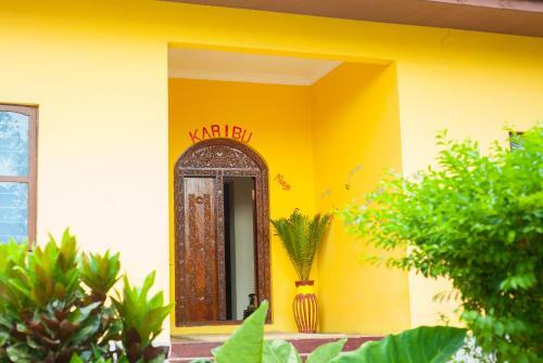 Hostal Bwejuu Beach Palm Villa