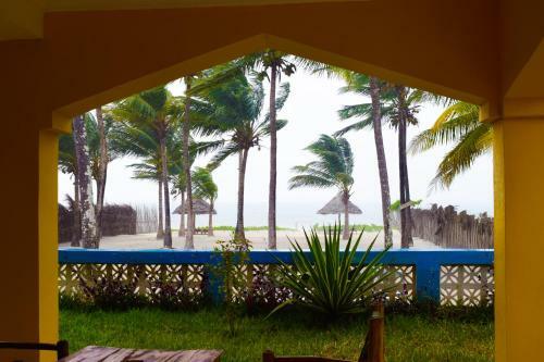Hostal Bwejuu Beach Palm Villa