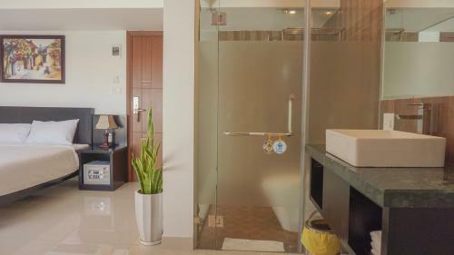 Villa Riverside White House Hotel