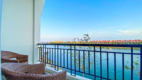 Villa Riverside White House Hotel