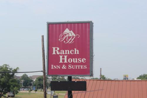 Posada Ranch House Inn & Suites