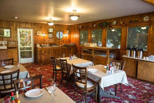 Morrisons Rogue River Lodge
