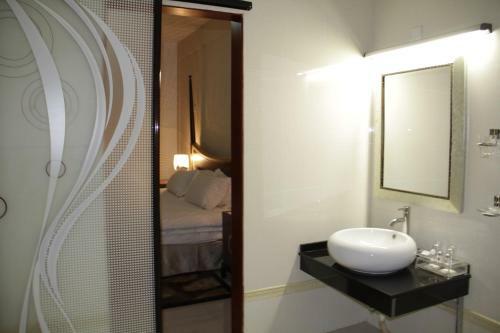 Hotel Ritz Waku Kungo