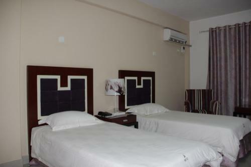 Hotel Ritz Waku Kungo