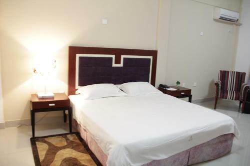 Hotel Ritz Waku Kungo