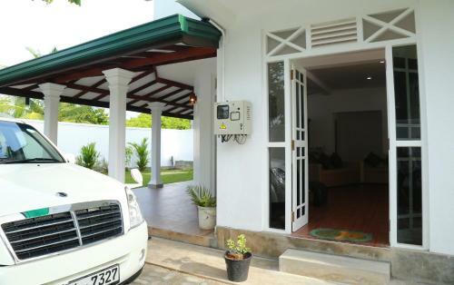 Hikka Nature Villa