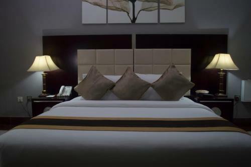 Hotel Grandbee Suites