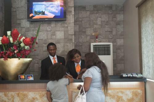Hotel Grandbee Suites