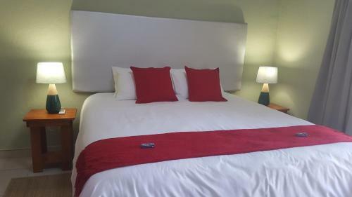 Crimson Bush Lodge
