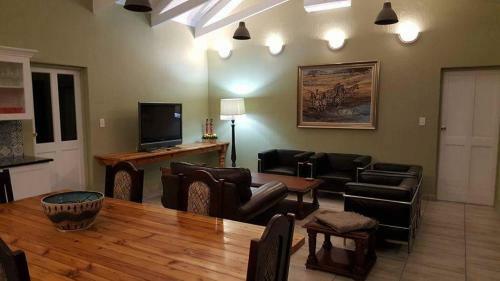 Crimson Bush Lodge