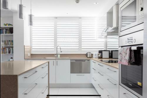 Stunning Burleigh Beach Apartment