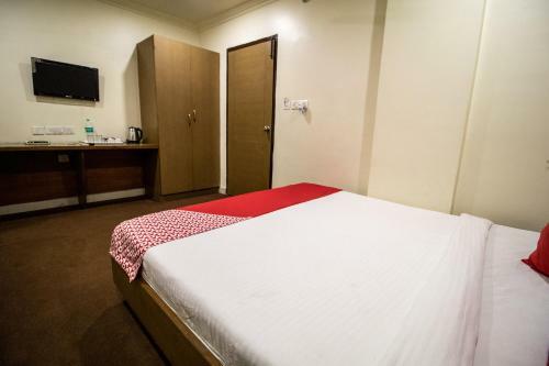 Hotel Oyo 4376 Imax Inn