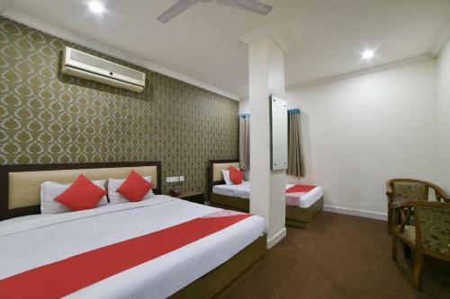 Hotel Oyo 4376 Imax Inn
