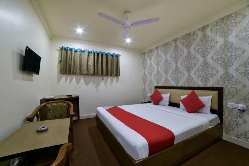 Hotel Oyo 4376 Imax Inn