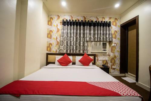 Hotel Oyo 4376 Imax Inn