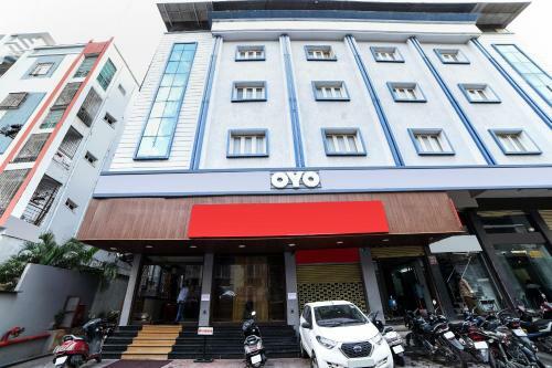 Hotel Oyo 4376 Imax Inn