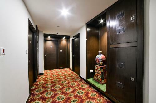 Hotel Oyo 4376 Imax Inn