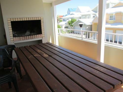 Point Village Accommodation - Laurie's House