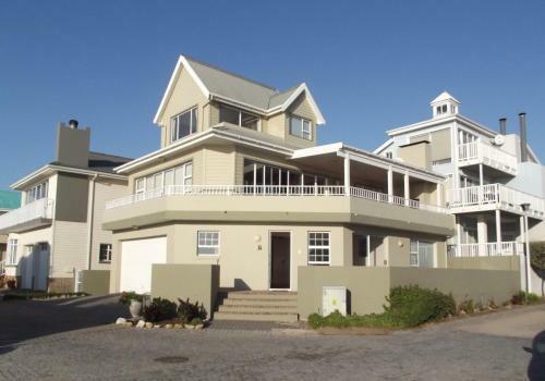 Point Village Accommodation - Laurie's House