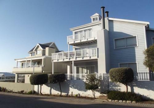 Point Village Accommodation - Laurie's House