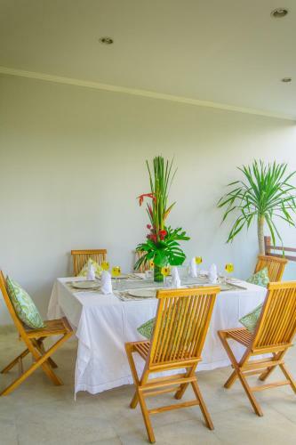 Golden Palm Villa