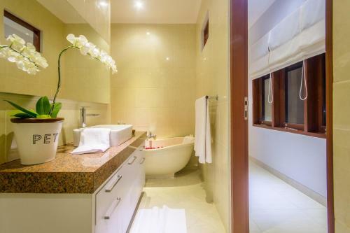 Golden Palm Villa
