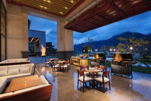 Hotel Hilton Linzhi Resort
