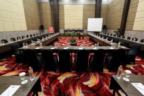 Bigland Hotel & Convention Sentul