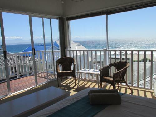 Point Village Accommodation - Hennie Top