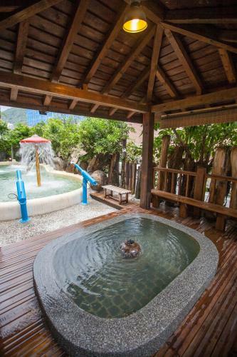 Hua Ge Hot Spring Hotel