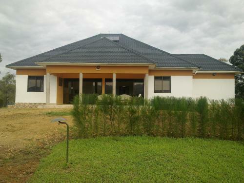 The Crested Crane Bwindi Hotel