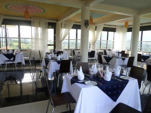 The Crested Crane Bwindi Hotel