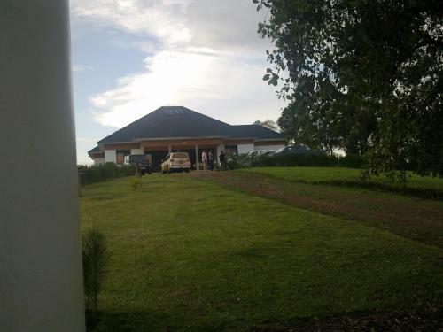 The Crested Crane Bwindi Hotel