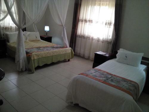 The Crested Crane Bwindi Hotel