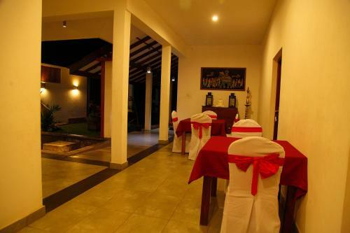Hostal Aarya Hotel