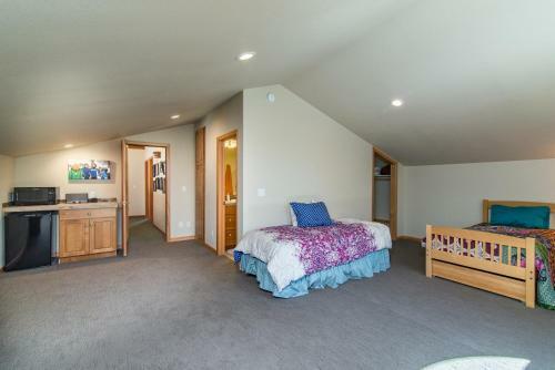 Tahoe Donner Snow Globe Home