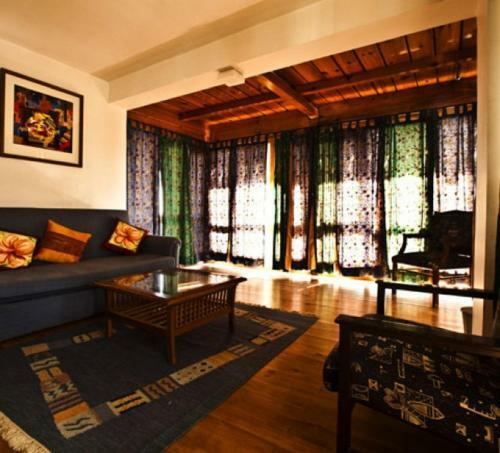 Hotel Bara Bungalow Gethia, Nainital - A Rosakue Collection