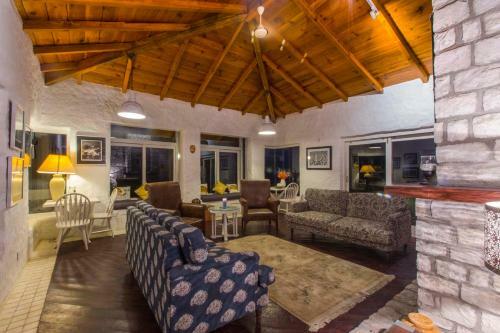 Hotel Bara Bungalow Gethia, Nainital - A Rosakue Collection