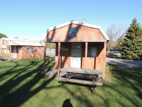 O'connell's Yogi Bear Lakefront Cabin 12