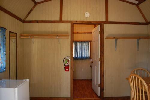 O'connell's Yogi Bear Lakefront Cabin 12