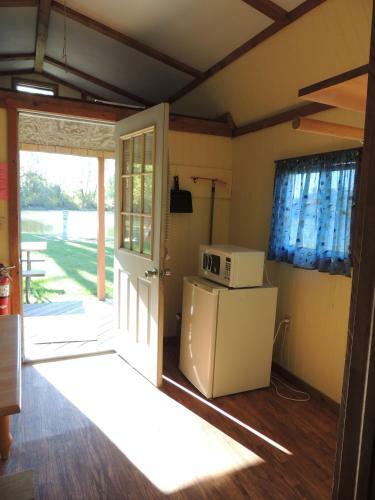 O'connell's Yogi Bear Lakefront Cabin 12