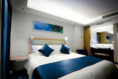 Lyz Business Hotel