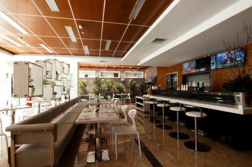 Lyz Business Hotel