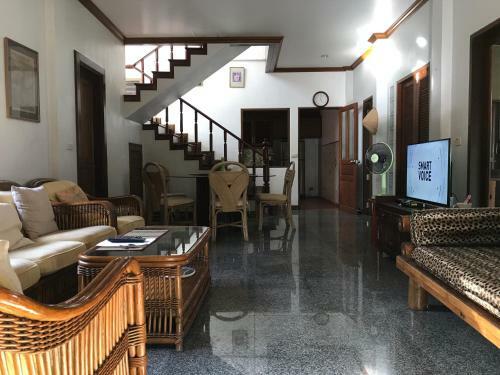 Kata Mountain View Villa