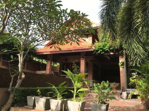Kata Mountain View Villa